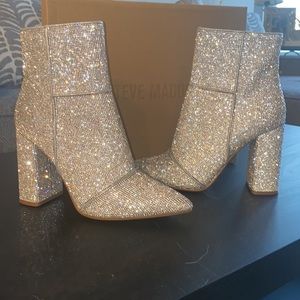 Steve Madden notic-r block heels -never worn